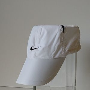 WHITE NIKE BASEBALL CAP